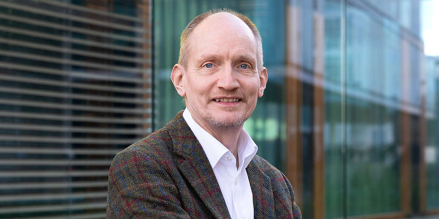 Portrait photo of Prof. Jan Pieter Abrahams